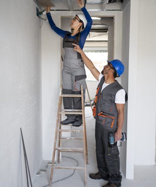 full-shot-people-wearing-safety-helmets